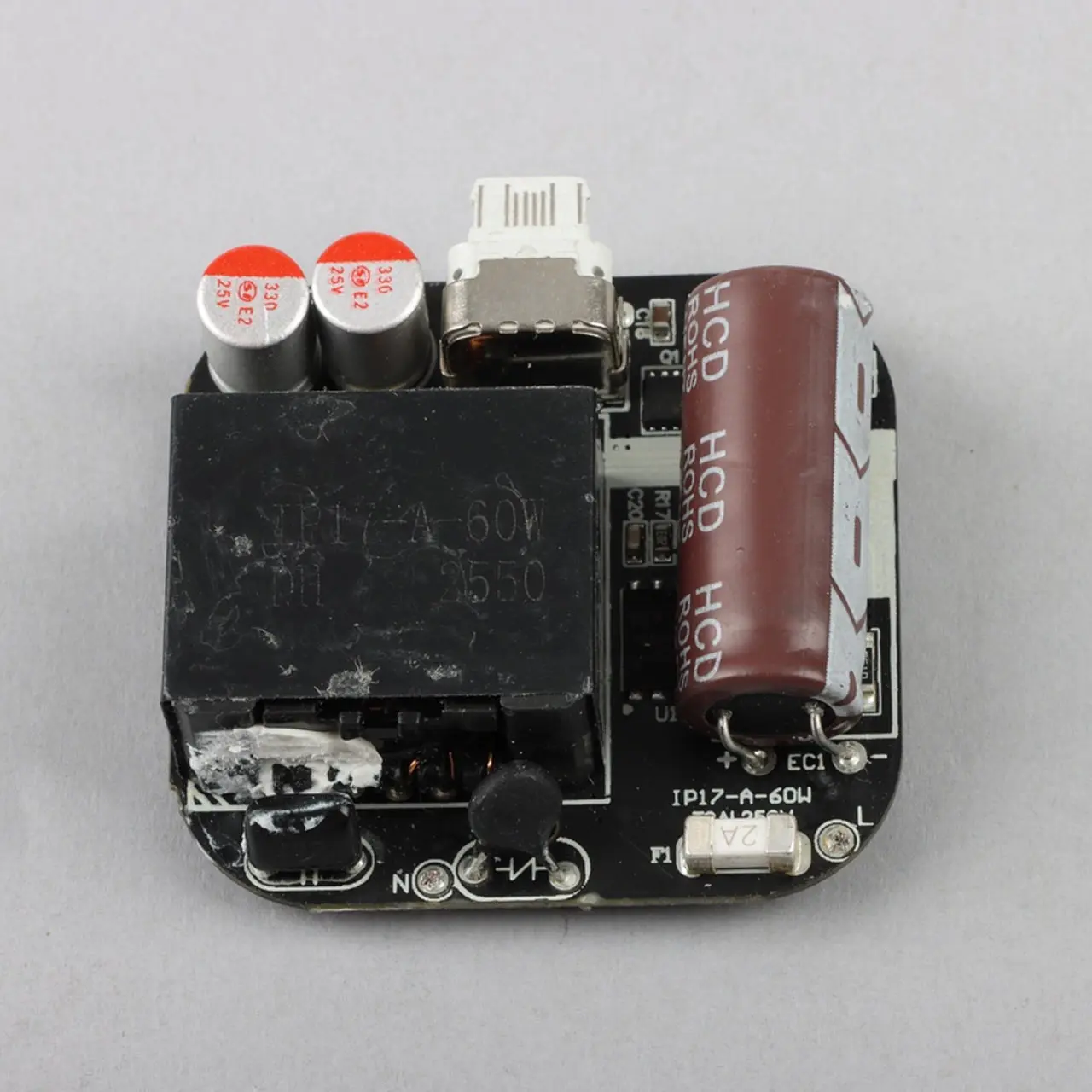 شارژر 40W اپل مدل Dynamic Power Adapter with 60W Max - درجه یک (گارانتی شش ماهه DST)
